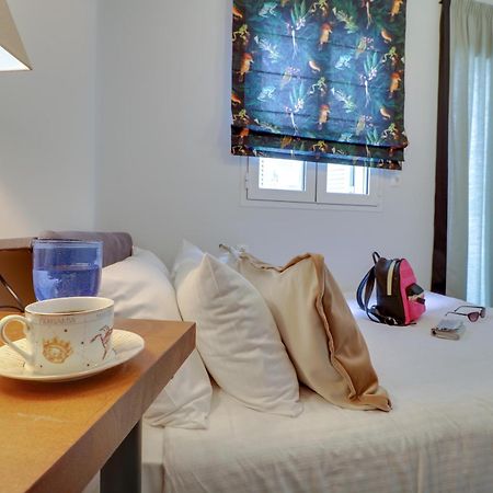 Athinn Residence Атина Стая снимка