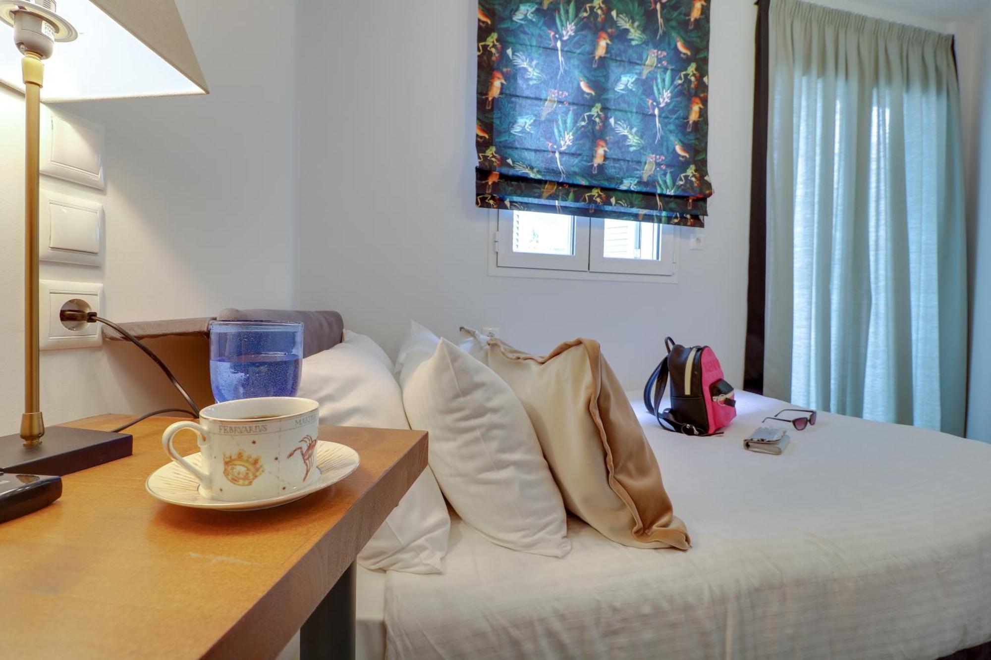 Athinn Residence Атина Стая снимка